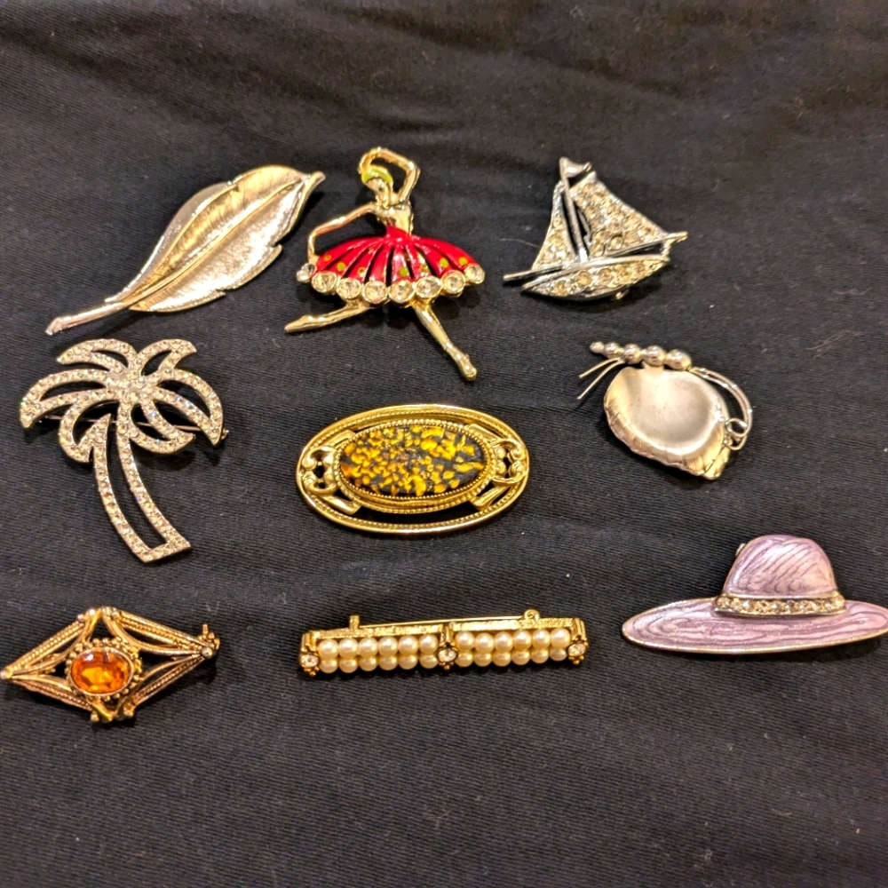 Lot 9 Brooches